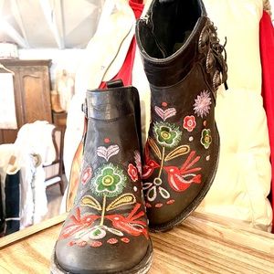 New Mexicana embroidered boots. 7 1/2. Retail $550
